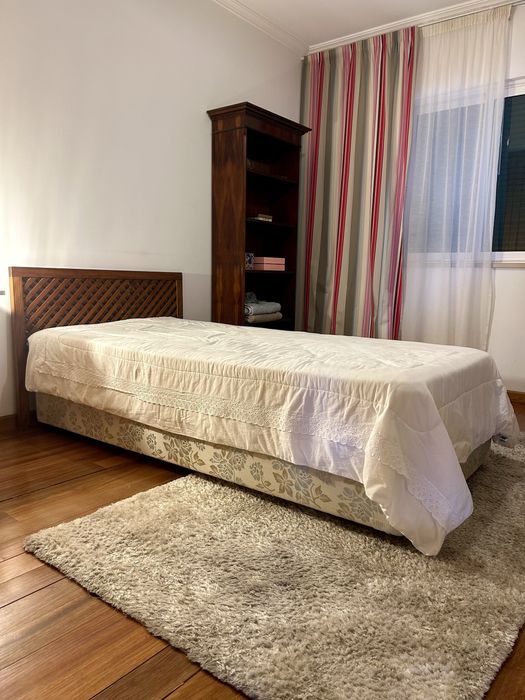 Cama de solteiro - bom estado - 160€