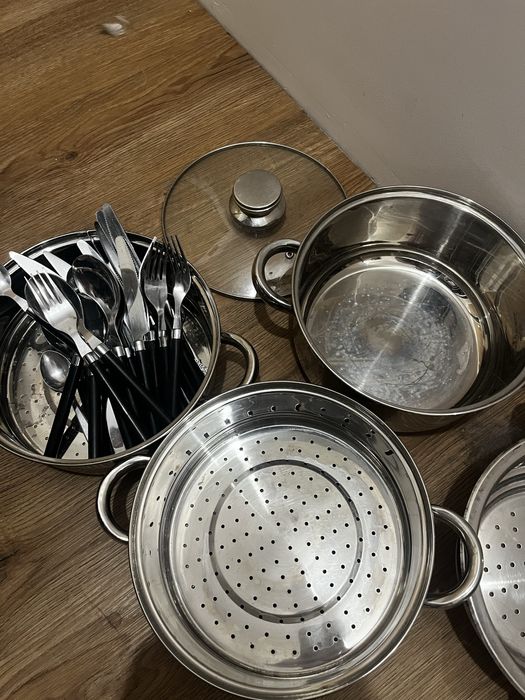 Garnek do gotowania na parze, sztucce itd