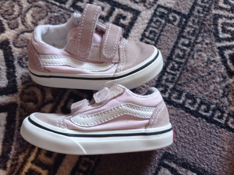 Продаю детские кросовки Vans