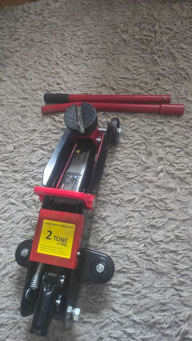 Sprzedam podnośnik hydrauliczny.