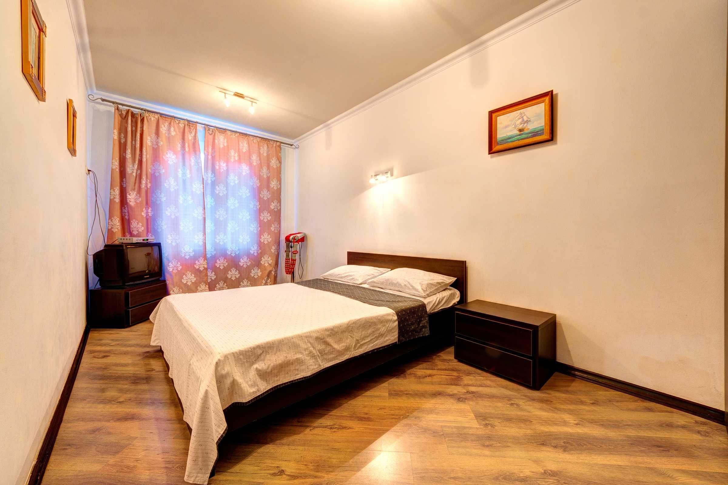 Затишна 3к квартира м. Площа Льва Толстого (250 метрів).