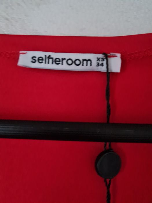 Czerwona sukienka etui Selfieroom