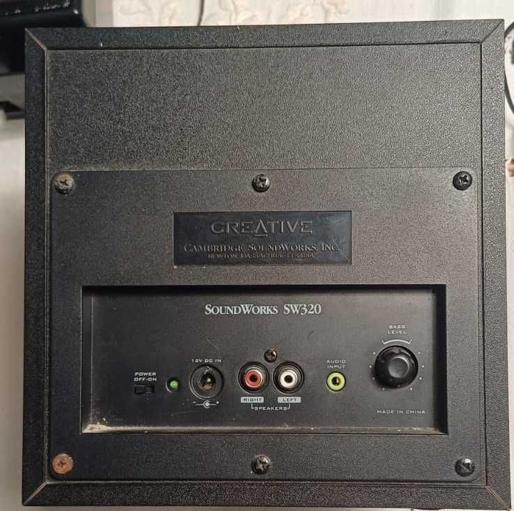 Coluna Cambridge Soundworks em ótimo estado totalmente funcional
