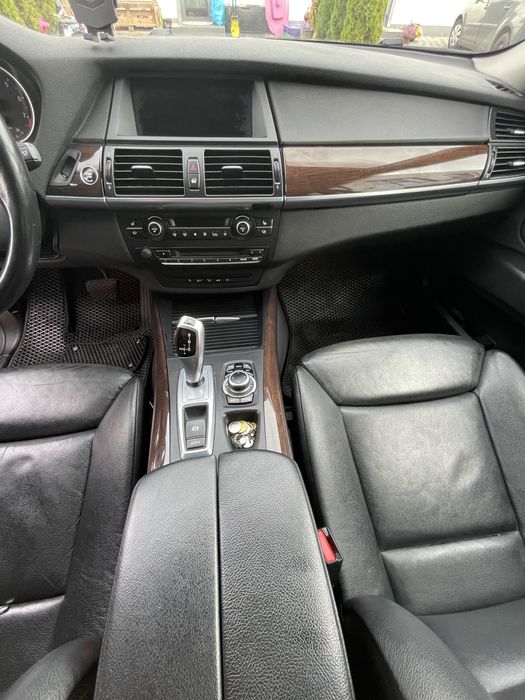 Автомобіль BMW X5