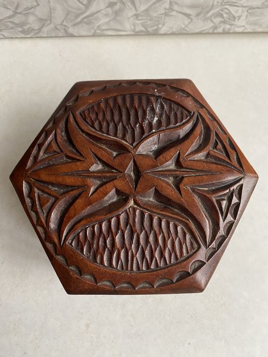 Шкатулка деревянная резьба по дереву