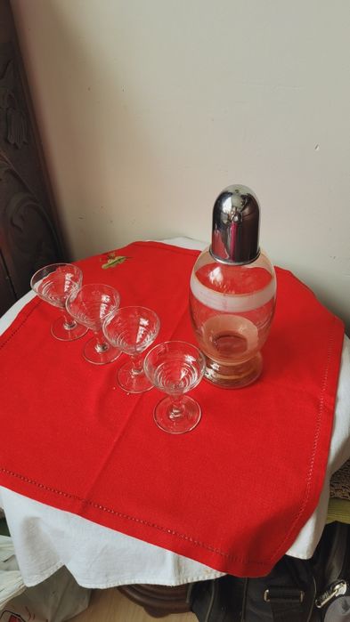 Karafka szklana różowa