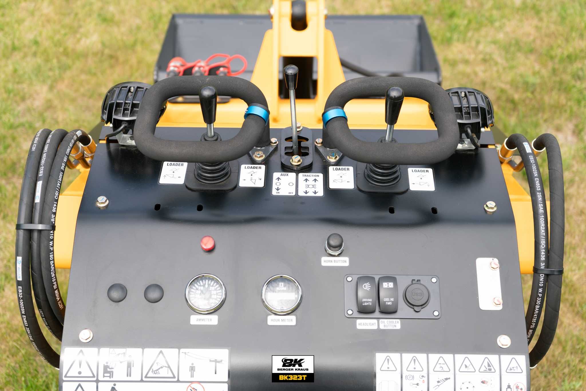 Mini ładowarka gąsienicowa Skid Steer 323T Brigss & Stratton 23KM