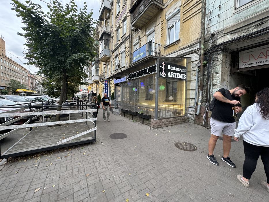 ФАСАД-(320,3 м²)Продаж комерційного приміщення вул.Саксаганського 129