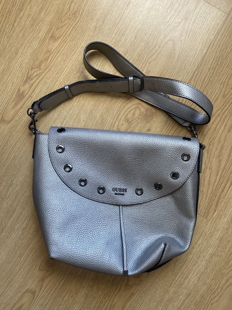 Mala Guess- shoulder bag formato meia-lua
