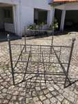 Cama em Ferro cinzenta