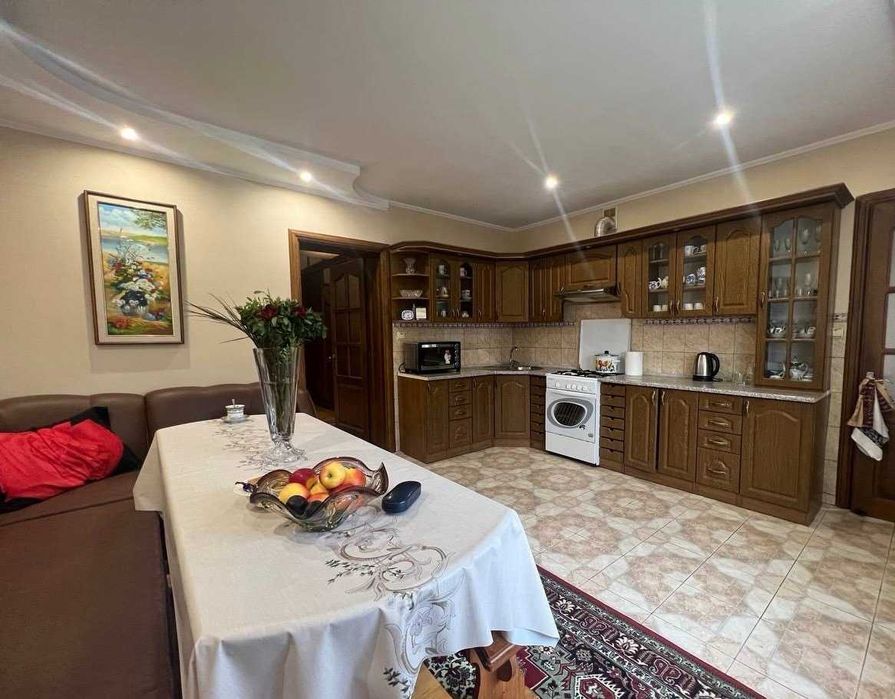 Продаж простoрого будинку в м. Городок