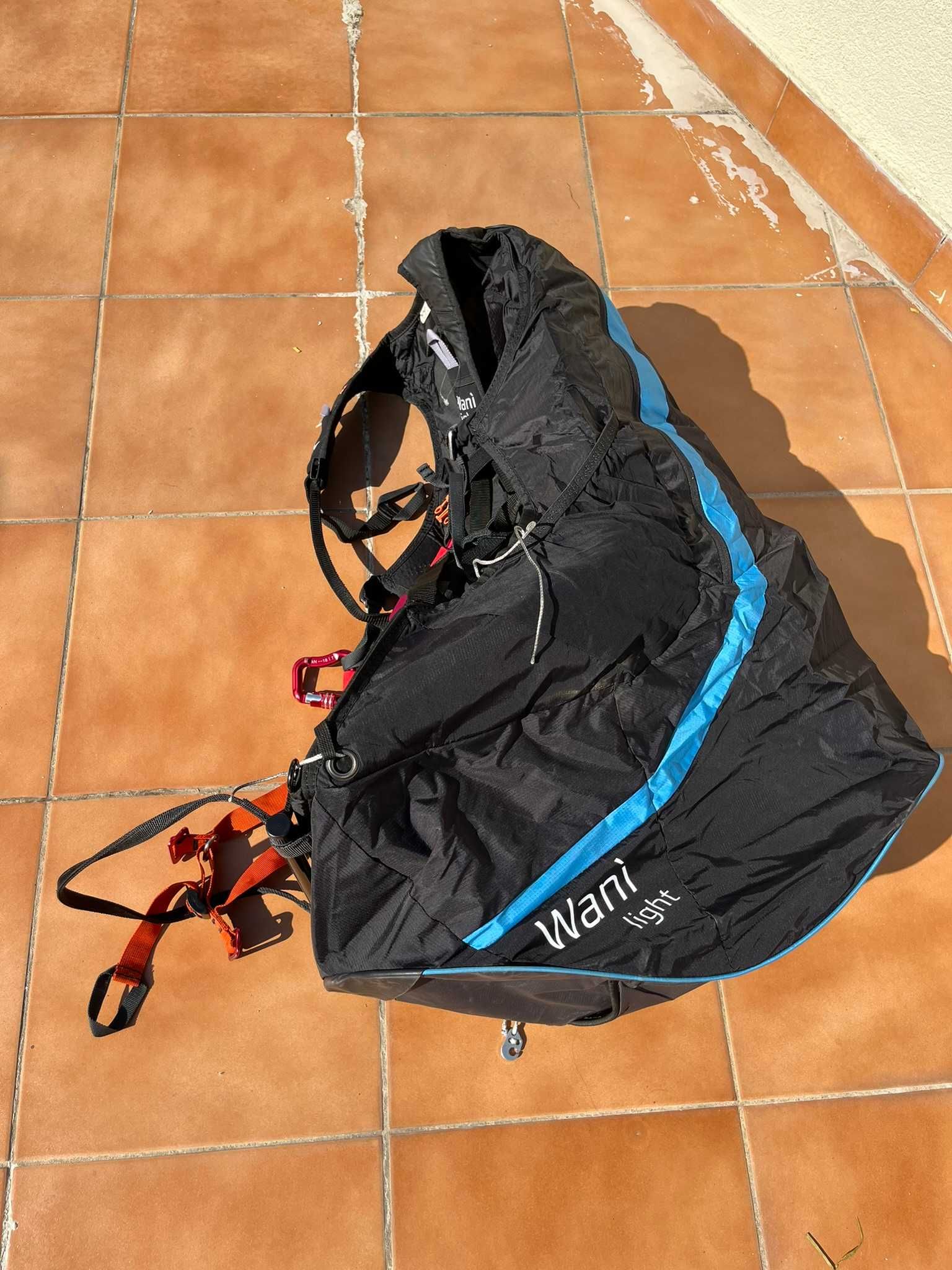 Arnês de parapente Woody Valley Wani Light, incl paraquedas reserva