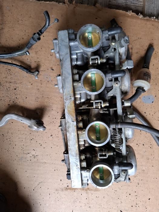 Kawasaki  gpx 750r  czesci gazniki airbox