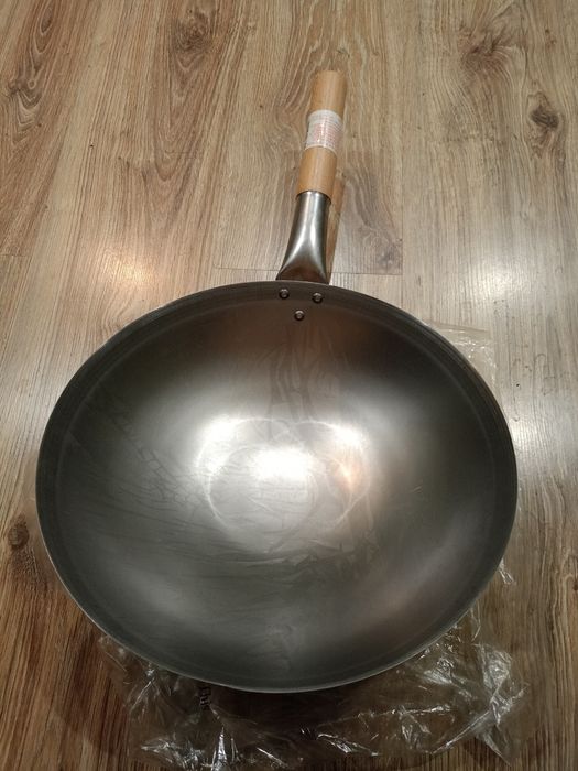 Stalowa patelnia wok