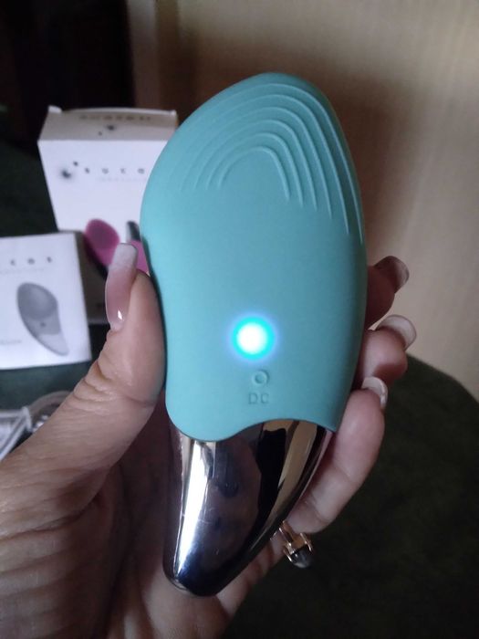 Вибромассажер-щетка для лица