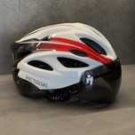 Nowy kask rowerowy VICTGOAL z daszkiem i lampką LED