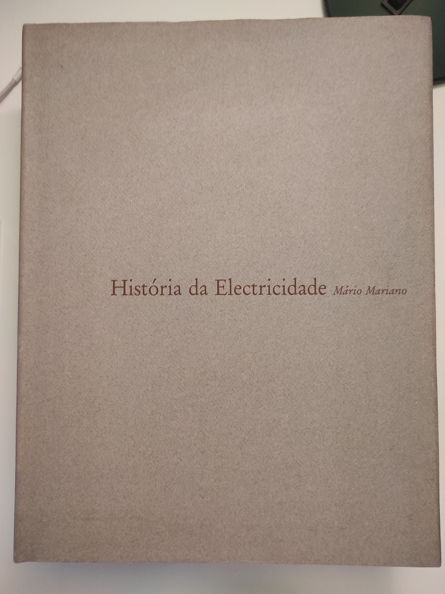 Livro "História da eletricidade" de Mário Mariano