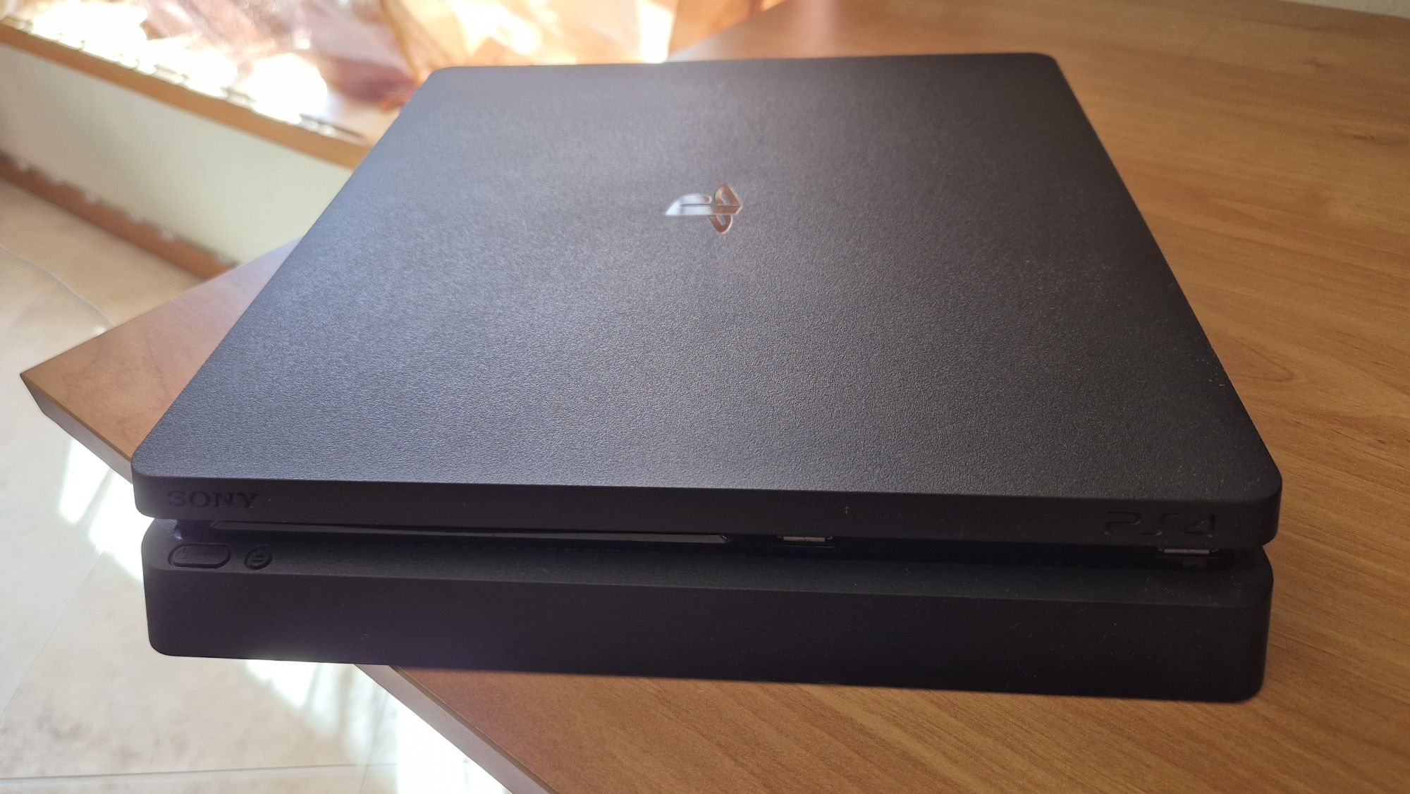 Vendo PS4 Slim 500gb com extras