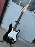 Gitara elektryczna typu stratocaster