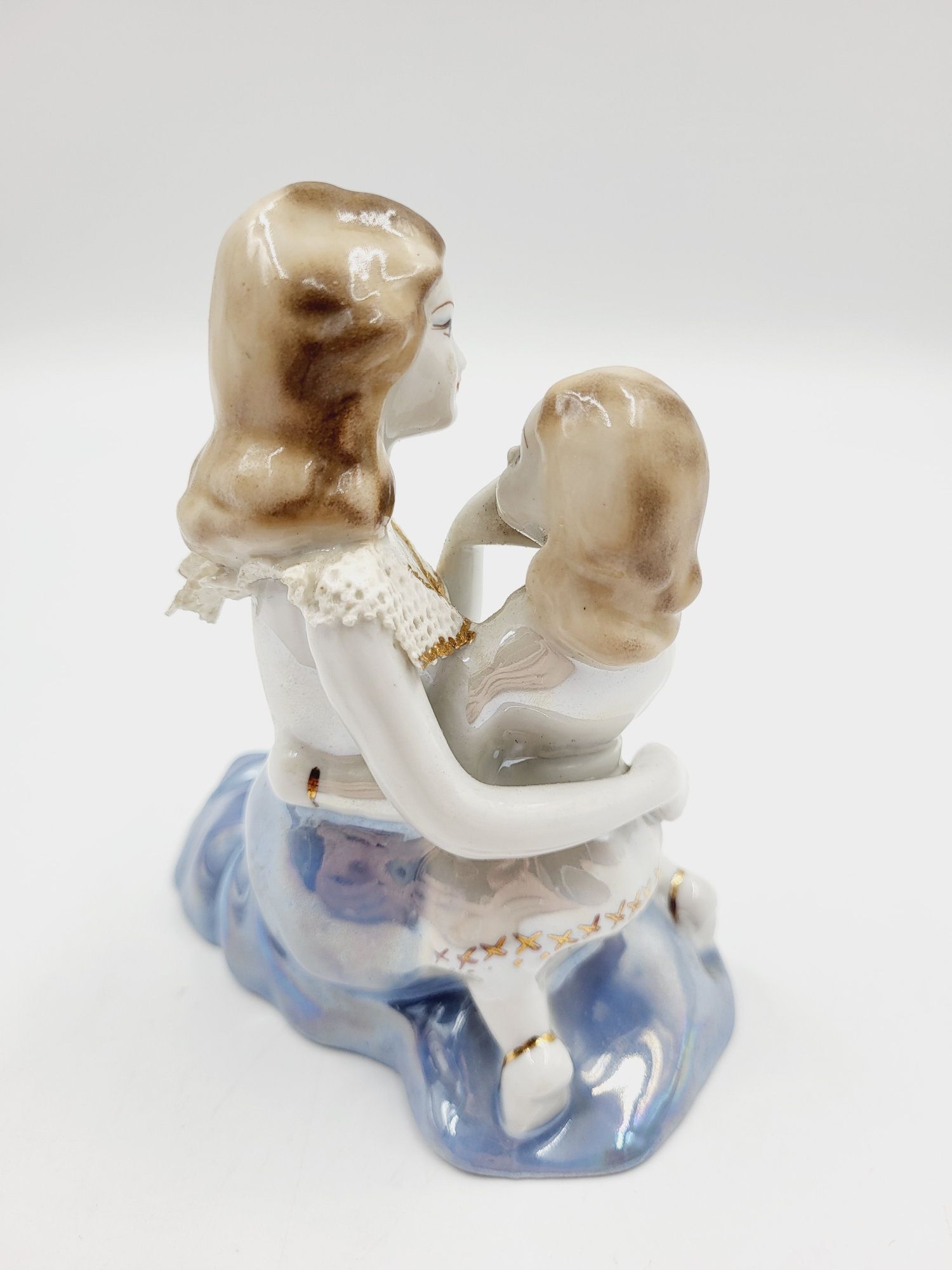 Śliczna porcelanowa figurka matki z dzieckiem