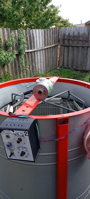 Медогонка 4-х рамочная с электроприводом