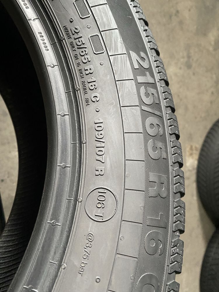 Шини 215/65/16с - 2шт Continental VancoFourSeason 2