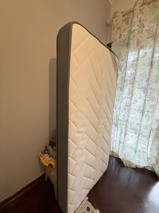 Cama Tipi Montessori Branca c/ colchao  - Nova