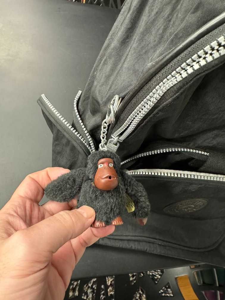 NOVO PREÇO - Mochila com Rodinhas Kliping Preta em Perfeito Estado