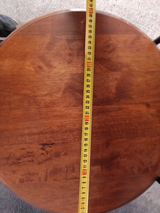 Cadeira de Ferro com tampo de madeira