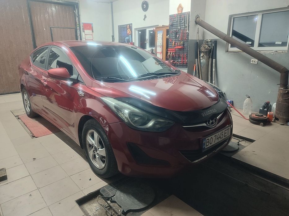 Продам hyundai elantra 14-й рік газ бензин