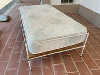Cama solteiro em ferro
