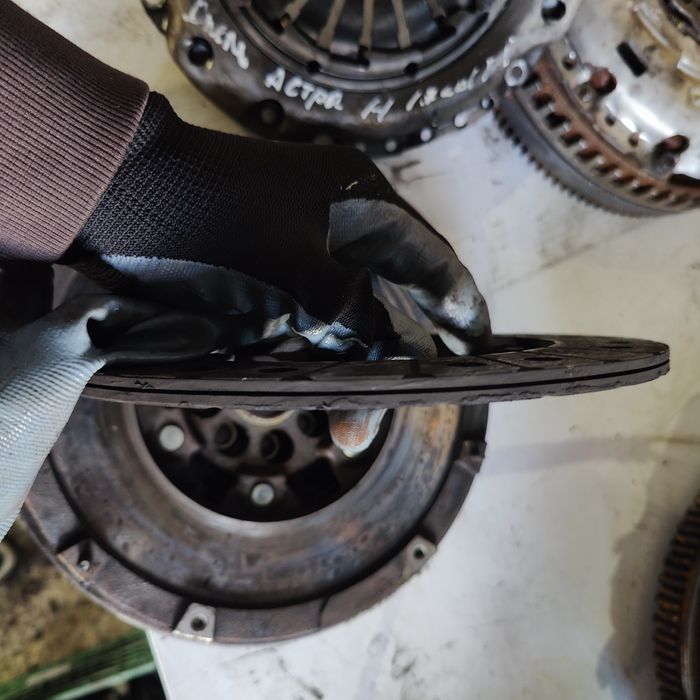 Маховик демфер щеплення Опель Комбо  Астра h Меріва 1.7 cdti