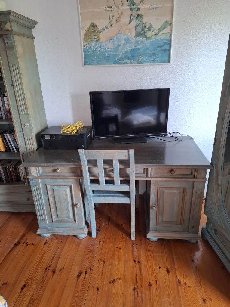 Zestaw mebli z litego drewna w stylu rustykalnym / shabby chic