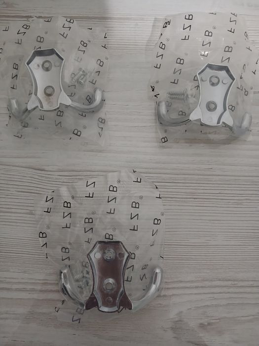 Крючки для одежі меблеві.