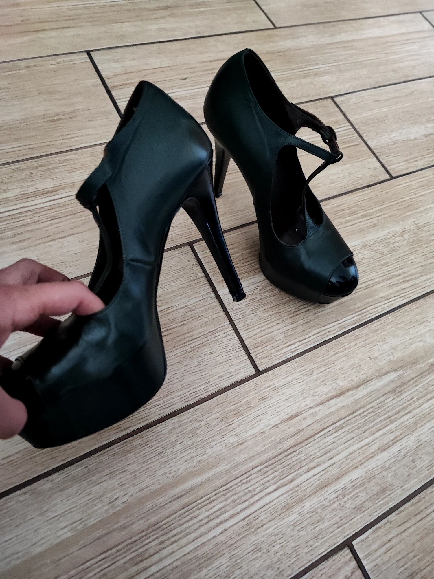 Buty ze skóry czarno- zielone