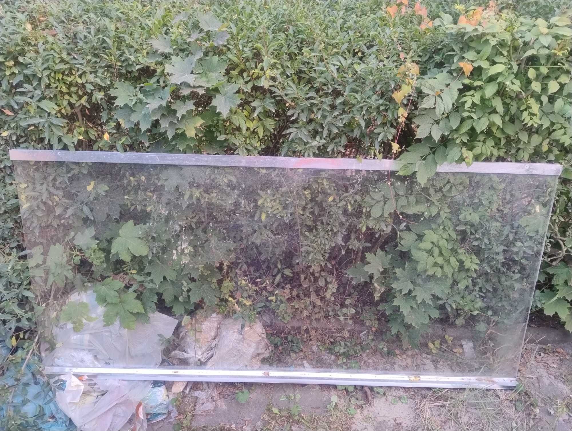 Szkło (drzwi i ścianki) od kabiny prysznicowej
