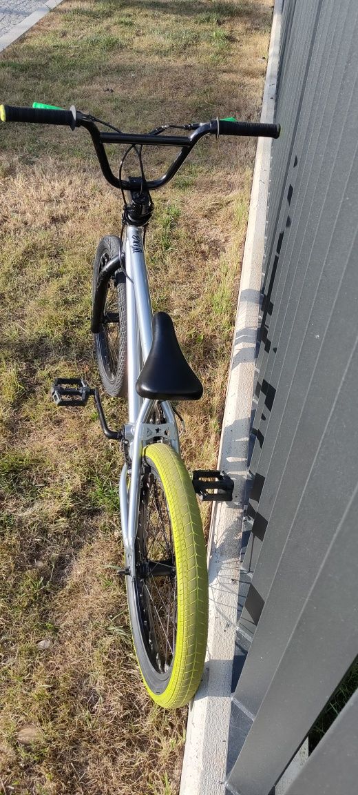 Bicicleta WIPE tipo BMX impecável
