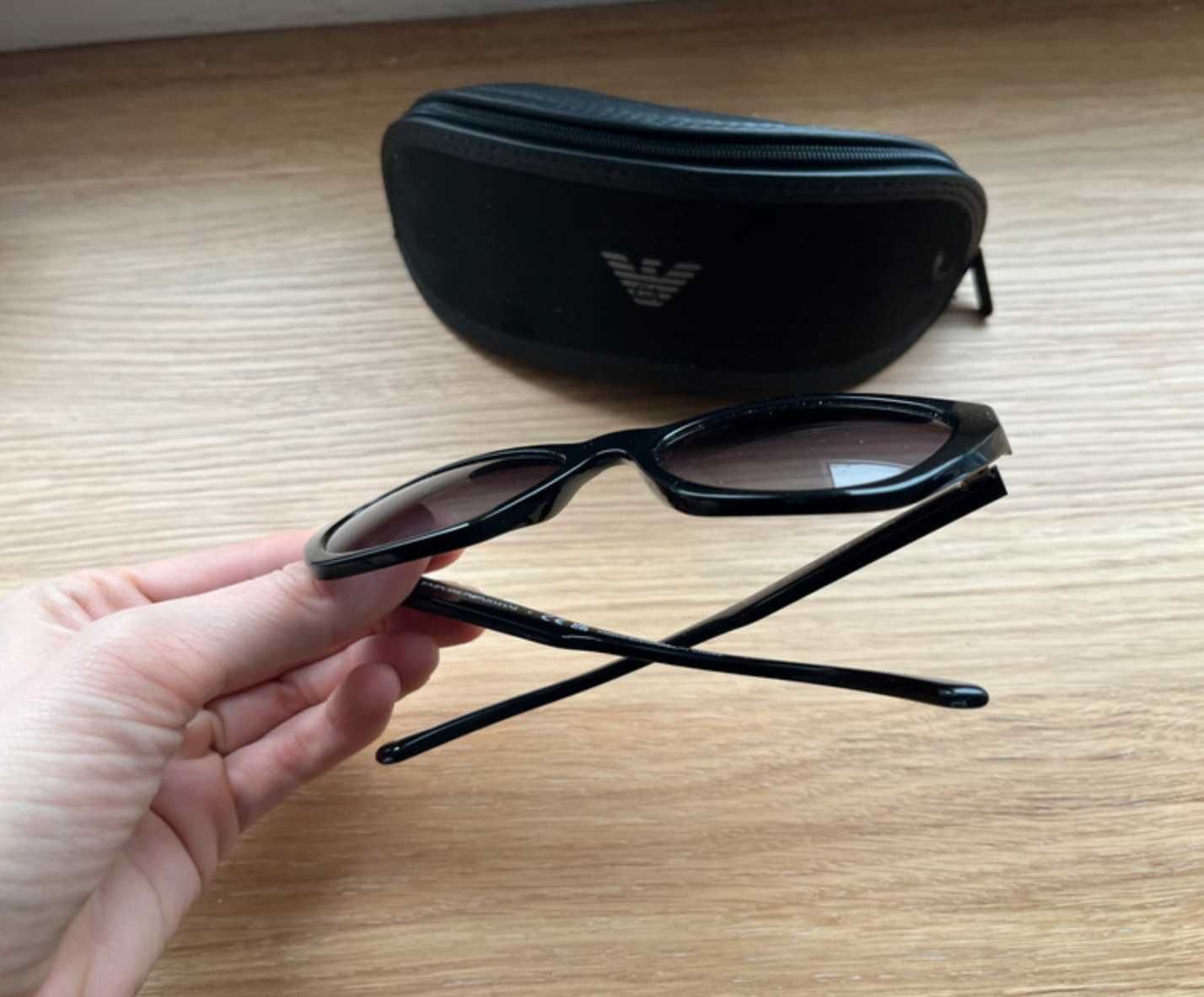 Okulary przeciwsłoneczne czarne Emporio Armani z pokrowcem