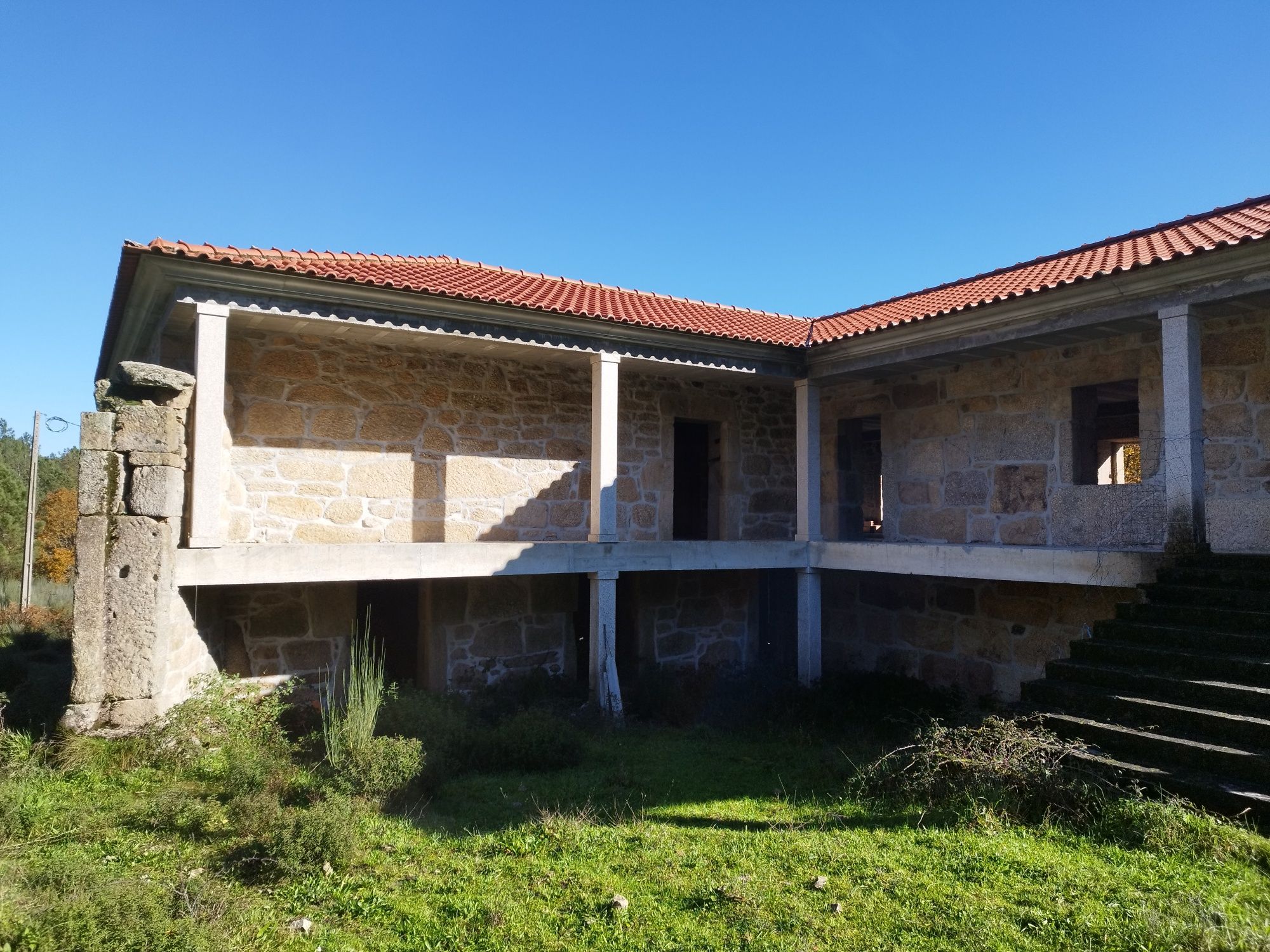 Quinta 7.2 hectares com casa de brasão e com capela