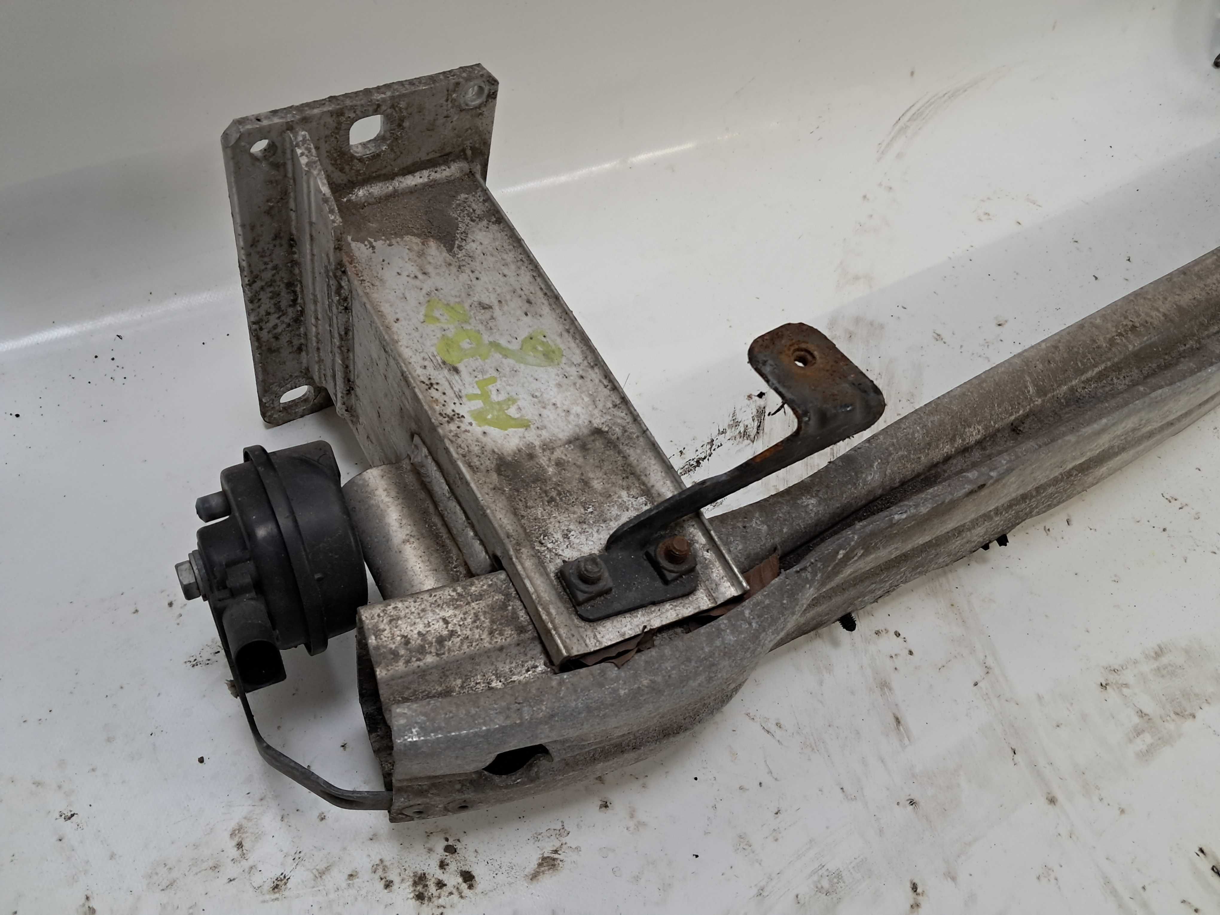 AUDI A4 B8 przed Lift belka przód przednia zderzaka wzmocnienie