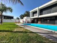 Moradia T4 Isolada | Nova com piscina | Quinta de Valadar...