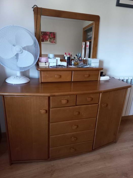 Cama casal e cómoda, madeira maciça