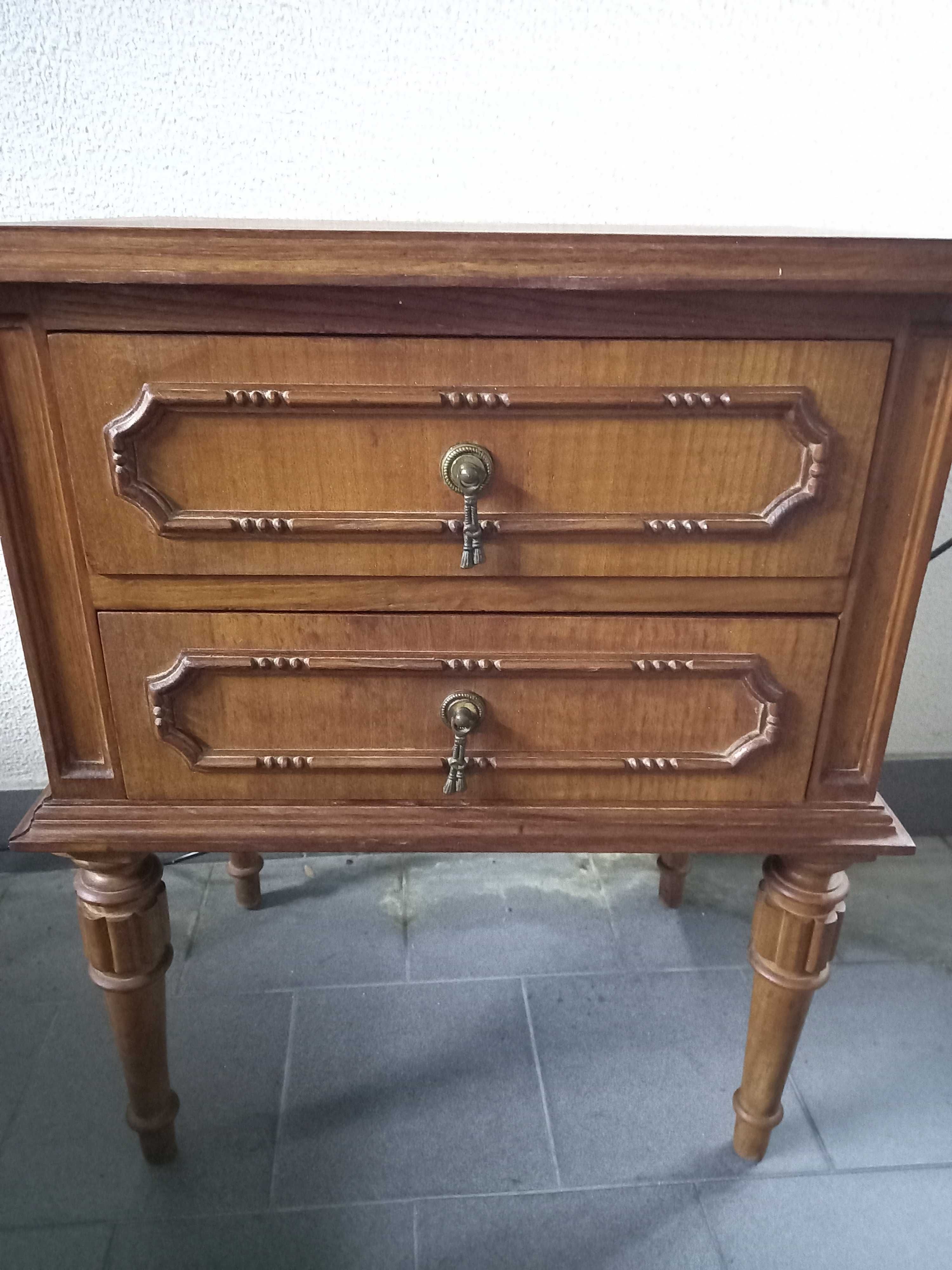 Mesa de cabeceira