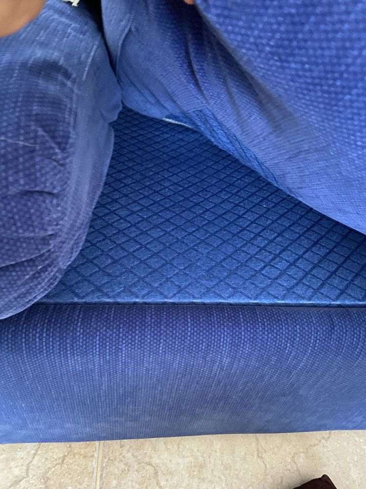 Sofa azul escuro 2 lugares