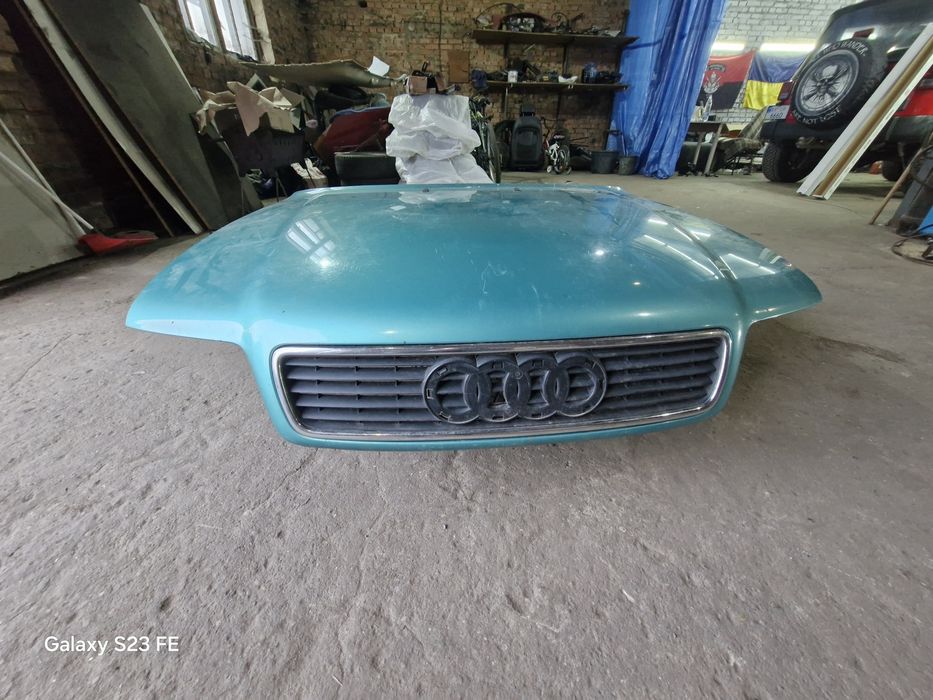 Капот Ауді А4 б5 + решітка .