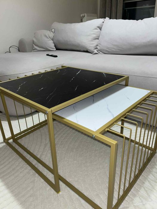 stolik modułowy czarny i bialy marmur ze zlotymi nogami