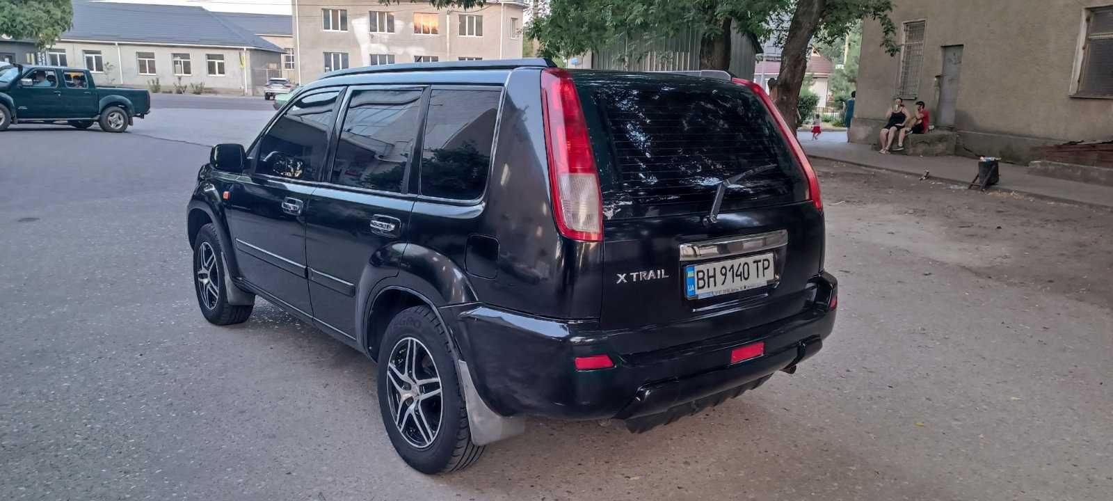 Автомобіль Nissan X-Trail.