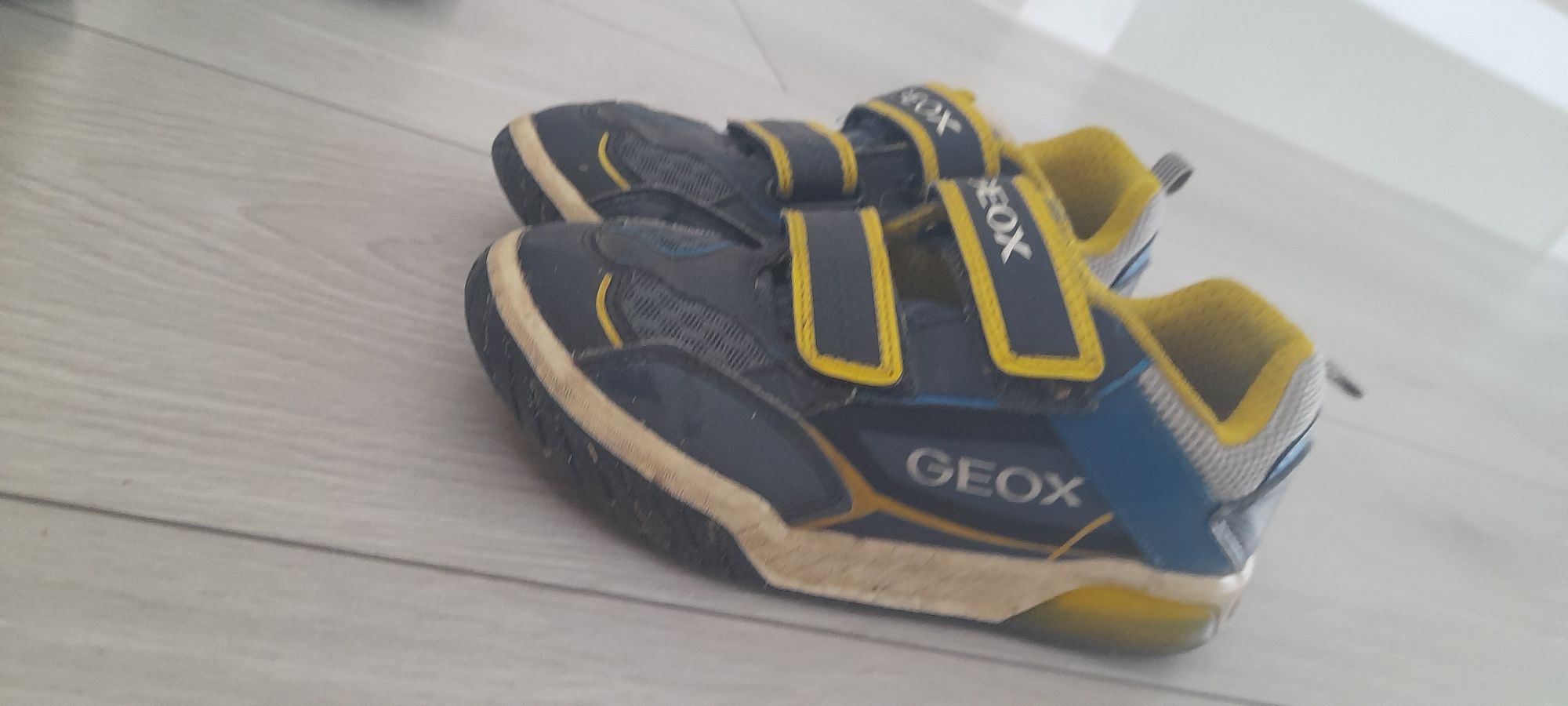 Buty Geox świecące r. 31