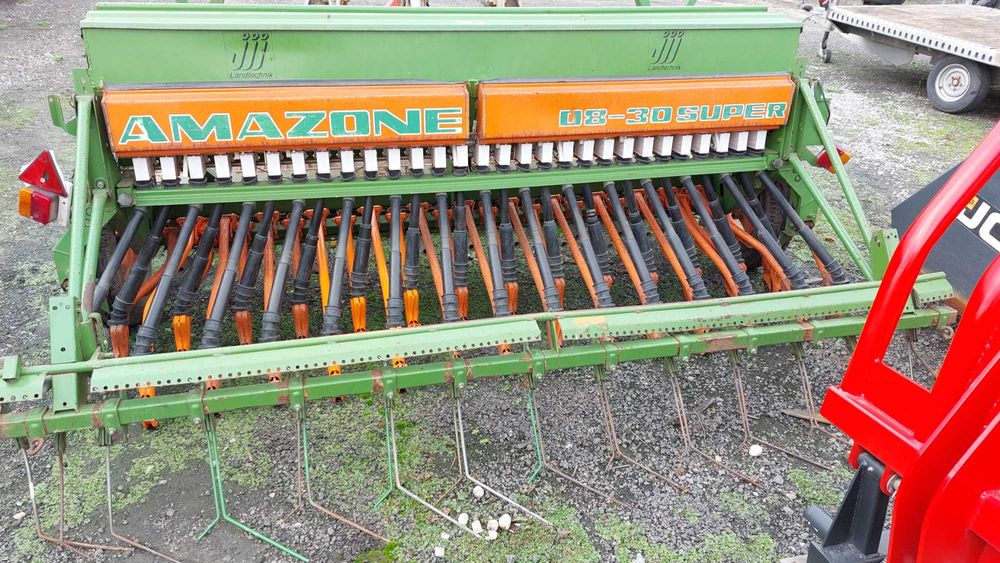 Siewnik Zbożowy Amazone D8 Super Brona Wirowa Kuhn HR 3000