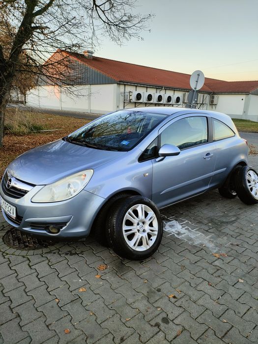 Corsa D 1.2 benzyna 199km przebieg zimówki na aucie i alufelgi lato